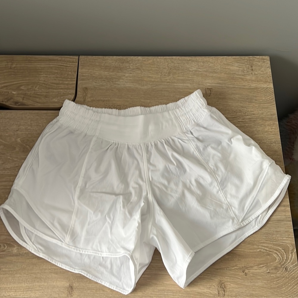 Lululemon size 4 Hotty hots 4in